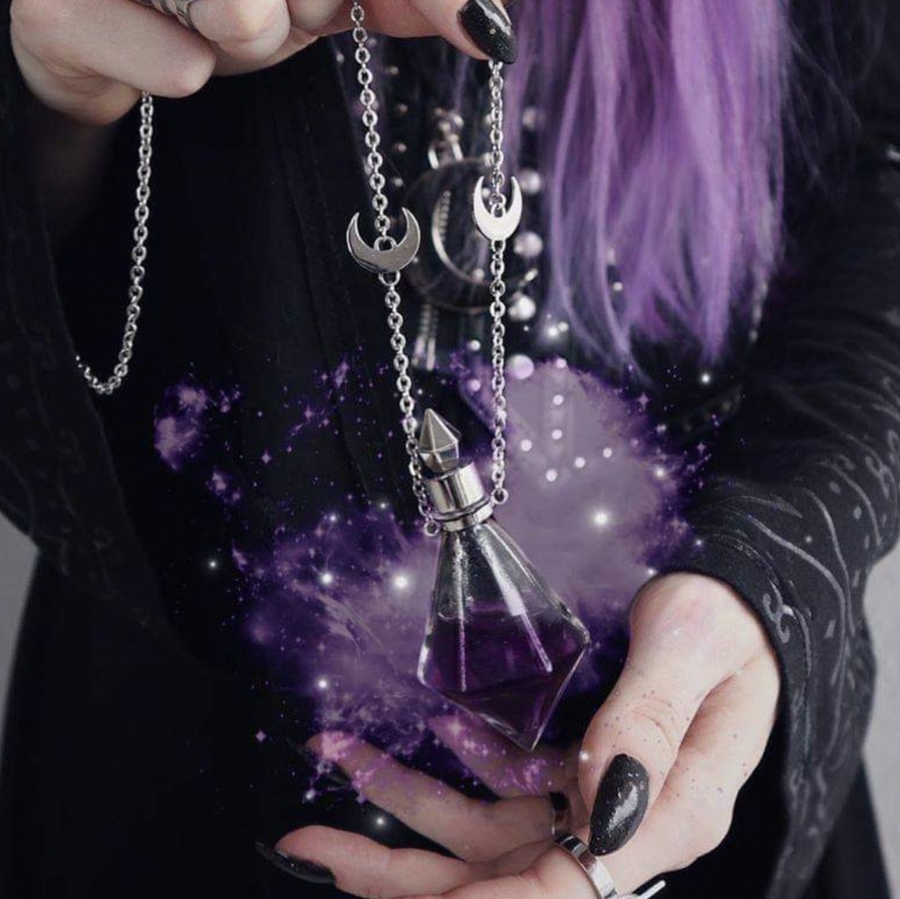 ISO (☞ ಠ_ಠ)☞killstar potion vial necklace